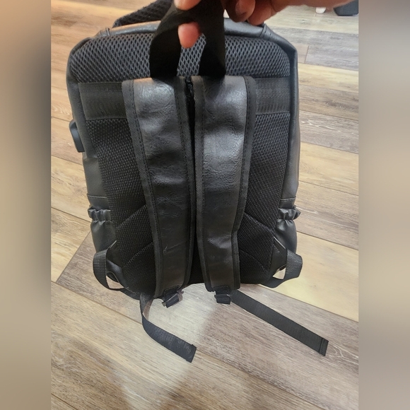 Jeep Vintage Black Leather Buluo Backpack for Men - Picture 8 of 13